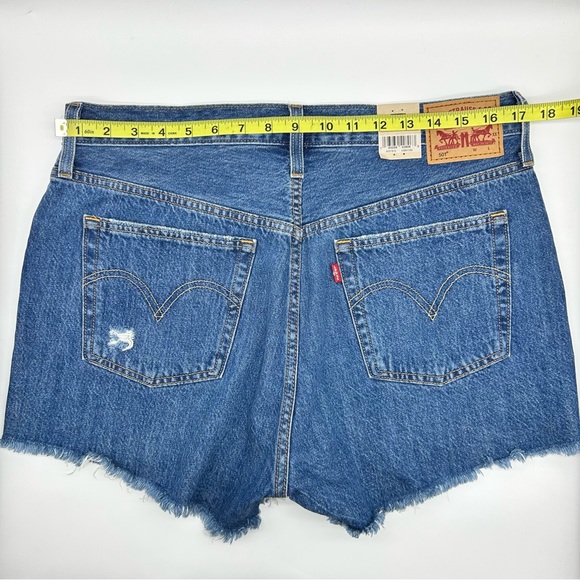 Levi’s Women’s Distressed Blue Denim Shorts Size 32R - Picture 2 of 10